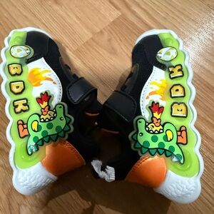 B. Duck Size 7.5 Boys Shoes Black